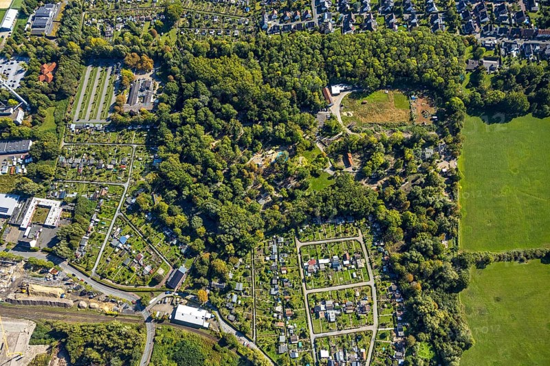 Aerial view, Hamm im Wald zoo, KGV Kleingartenverein Bahn-Landwirtschaft Essen e.V., centre, Hamm, Ruhr area, North Rhine-Westphalia, Germany, DE, Europe, community garden, KGV, allotment garden, allotment garden site, allotment garden association, allotment gardener association, allotment garden colony, aerial view, aerial photography, aerial photography, park, allotment garden, overview, bird's-eye view, overview