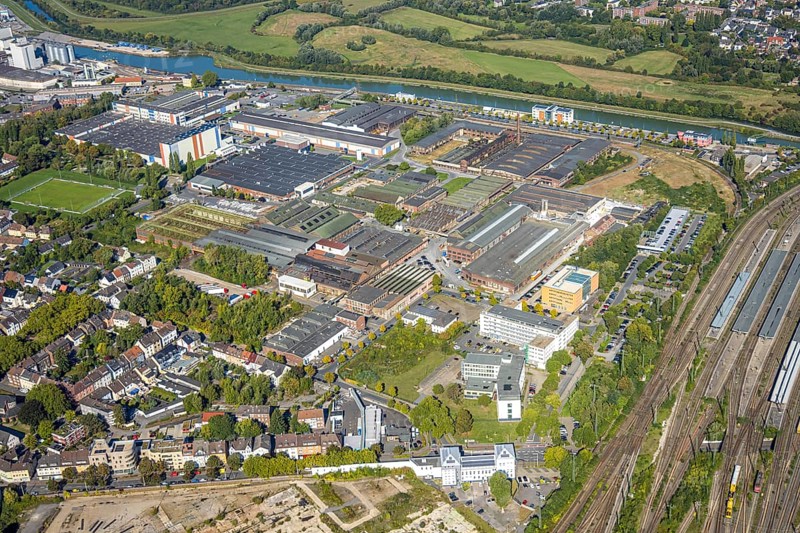 Aerial view, harbour at the Datteln-Hamm canal, industrial area Hafenstraße and Dortmunder Straße, voestalpine Böhler plant, centre, Hamm, Ruhr area, North Rhine-Westphalia, Germany, DE, Europe, commercial enterprise, commercial area, commercial property, commercial site, commercial use, harbour, harbour area, harbour area, harbour overview, industrial area, industrial site, aerial view, aerial photography, aerial photography, overview, bird's eye view, birds-eyes view, overview