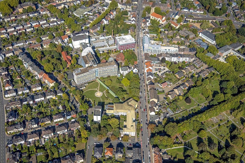 Aerial view, Johanniter-Kliniken Hamm Evangelisches Krankenhaus Hamm, Seniorencampus Baustelle mit Neubau an der Werler Straße Ecke Blumenstraße, Mitte, Hamm, Ruhr Area, North Rhine-Westphalia, Deutschland, Altenheim, Altenwohnheim, Altersheim, Bauarbeiten, Baugebiet, Baugelände, Baugrundstücke, Baumaßnahme, Bauprojekt, Baustelle, Betreuung und Pflege, DE, Europa, healthcare, hospital, heliport, clinic, hospital, hospital, aerial photography, aerial photography, medical facility, medical aid, new building, care facility, retirement home, retirement residence, retirement home, retirement centre, overview, bird's-eye view, overview, medical care