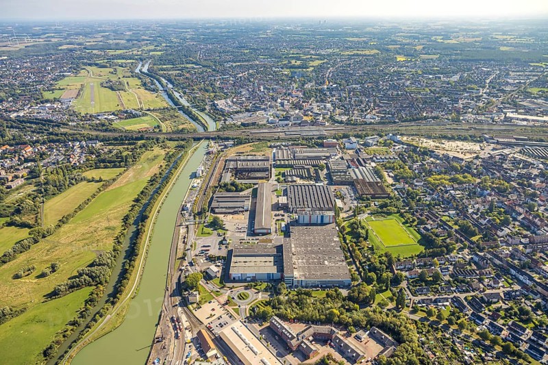 Aerial view, harbour at the Datteln-Hamm canal, industrial area Hafenstraße and Dortmunder Straße, voestalpin Böhler plant, view to the airfield and the city with main station, centre, Hamm, Ruhr area, North Rhine-Westphalia, Germany, DE, Europe, commercial enterprise, commercial area, commercial property, commercial location, commercial use, harbour, harbour area, harbour area, harbour overview, industrial area, industrial location, aerial view, aerial photography, aerial photography, overview, bird's-eye view, overview