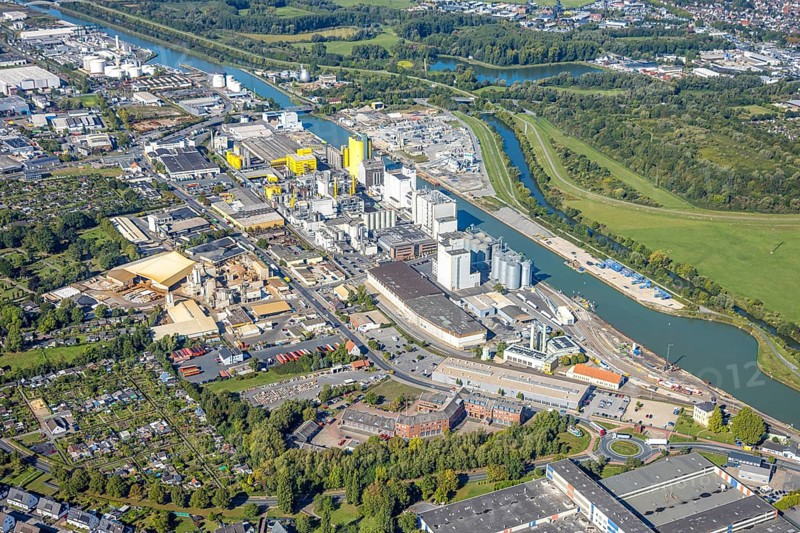 Aerial view, harbour area, Brökelmann und Co. oil mill in the harbour at the Datteln-Hamm canal, commercial area Radbodstraße at the river Lippe, centre, Hamm, Ruhr area, North Rhine-Westphalia, Germany, DE, Europe, commercial enterprise, commercial area, commercial property, commercial site, commercial use, harbour, harbour area, industrial area, industrial site, aerial photograph, aerial photography, aerial photography, overview, bird's eye view, birds-eyes view, overview