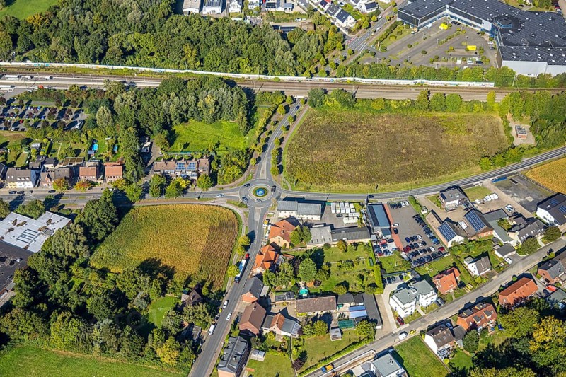 Aerial view, residential area with roundabout Vogelstraße, Frielicker Weg and Ahlener Straße, meadow areas, district Heessen, Hamm, Ruhr area, North Rhine-Westphalia, Germany, DE, Europe, property tax, real estate, roundabout, aerial view, aerial photography, aerial photography, road traffic, overview, bird's eye view, residential area, housing and living, residential area, quality of life, residential quarter, housing estate, residential area, birds-eyes view, overview