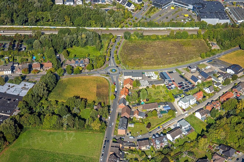 Aerial view, residential area with roundabout Vogelstraße, Frielicker Weg and Ahlener Straße, meadow areas, district Heessen, Hamm, Ruhr area, North Rhine-Westphalia, Germany, DE, Europe, property tax, real estate, roundabout, aerial view, aerial photography, aerial photography, road traffic, overview, bird's eye view, residential area, housing and living, residential area, quality of life, residential quarter, housing estate, residential area, birds-eyes view, overview