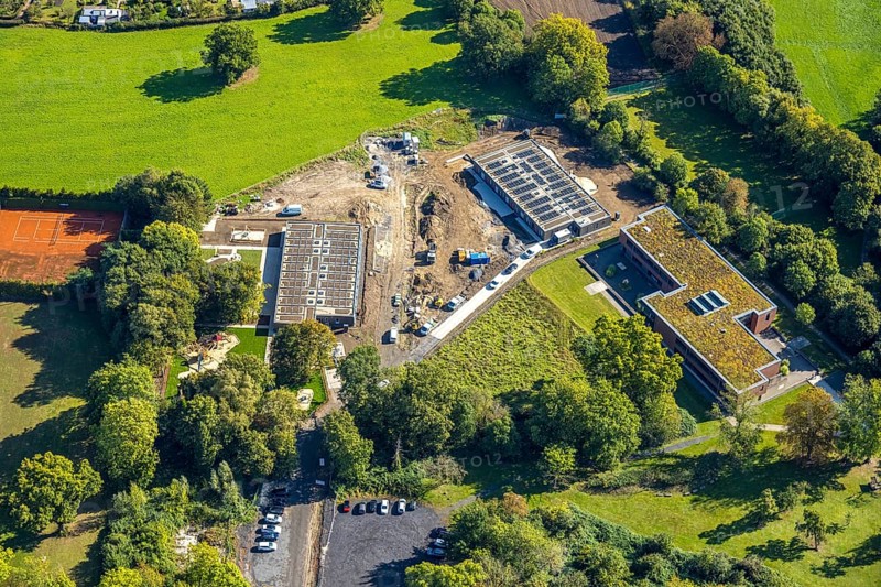 Aerial view, construction site with new day care centre of SVE Heessen, Schlossstraße, district Heessen, Hamm, Ruhr area, North Rhine-Westphalia, Germany, construction work, construction area, building site, building plots, construction measure, construction project, construction site, DE, Europe, kindergarten, day care centre, day care centre, aerial view, aerial photography, aerial photography, new building, overview, bird's eye view, overview