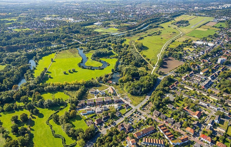 Aerial view, experience space, Hamm-Lippewiesen airfield, Lippe floodplain and river meander, Schlossmühle Heessen and Schlossstraße development area, view of the city, Heessen district, Hamm, Ruhr area, North Rhine-Westphalia, Germany, DE, Europe, property tax, real estate, aerial view, aerial photography, aerial photography, overview, bird's eye view, residential area, living and life, residential area, quality of life, residential neighbourhood, housing estate, residential district, bird's eye view, overview
