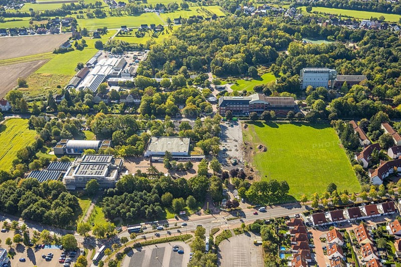 Aerial view, Freiherr-vom-Stein-Gymnasium and construction site, Maximilianpark, Uentrop, Hamm, Ruhr area, North Rhine-Westphalia, Germany, construction work, construction area, building site, building plots, construction measure, construction project, construction site, education, educational institution, DE, Europe, grammar school, teaching institute, aerial view, aerial photography, aerial photography, MaxiPark, new building, school, overview, conversion, bird's eye view, Werner-Figgen-Weg, birds-eyes view, overview
