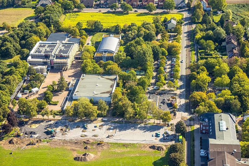 Aerial view, Freiherr-vom-Stein-Gymnasium and construction site, entrance area Maximilianpark, Uentrop, Hamm, Ruhr area, North Rhine-Westphalia, Germany, construction work, construction area, building site, building plots, construction measure, construction project, construction site, education, educational institution, DE, Europe, grammar school, teaching institute, aerial view, aerial photography, aerial photography, MaxiPark, new building, school, overview, conversion, bird's eye view, Werner-Figgen-Weg, birds-eyes view, overview
