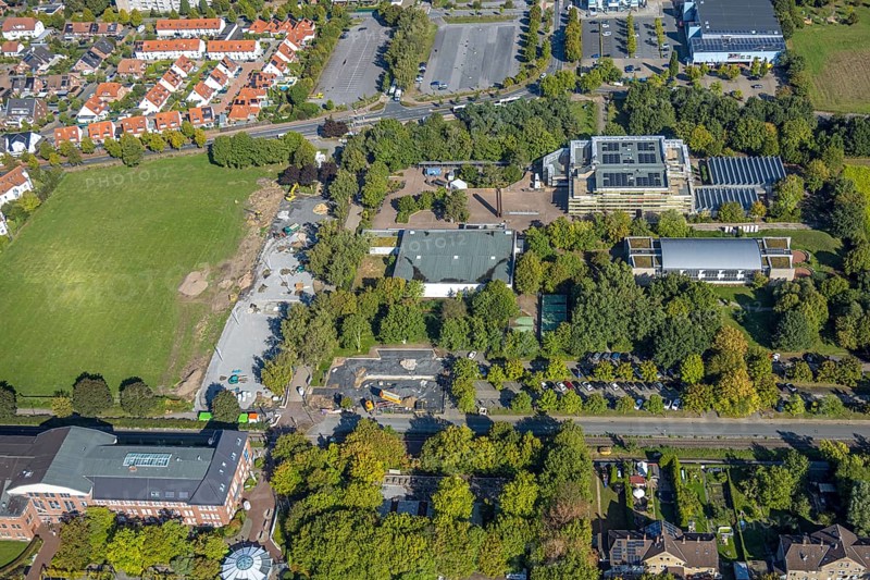 Aerial view, construction site and meadow at Freiherr-vom-Stein-Gymnasium, entrance area Maximilianpark Hamm, Uentrop, Hamm, Ruhr area, North Rhine-Westphalia, Germany, construction work, construction area, construction site, building plots, construction project, construction site, education, educational institution, DE, Europe, grammar school, teaching institute, aerial view, aerial photography, aerial photography, new building, school, overview, conversion, bird's eye view, Werner-Figgen-Weg, birds-eyes view, overview