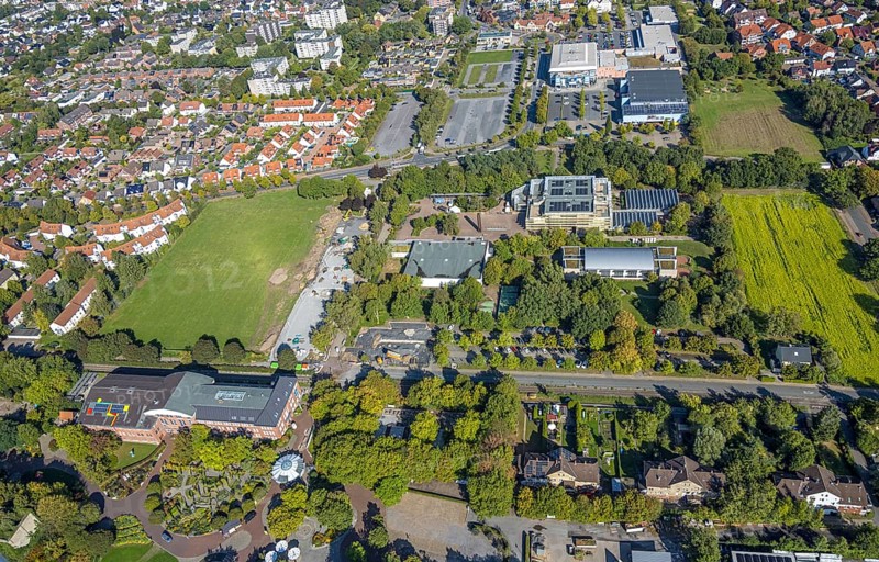 Aerial view, construction site and meadow at Freiherr-vom-Stein-Gymnasium, entrance area Maximilianpark Hamm, Uentrop, Hamm, Ruhr area, North Rhine-Westphalia, Germany, construction work, construction area, construction site, building plots, construction project, construction site, education, educational institution, DE, Europe, grammar school, teaching institute, aerial view, aerial photography, aerial photography, new building, school, overview, conversion, bird's eye view, Werner-Figgen-Weg, birds-eyes view, overview