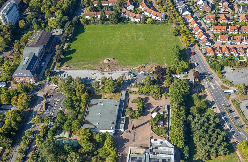 Aerial view, construction site and meadow at Freiherr-vom-Stein-Gymnasium, Uentrop, Hamm, Ruhr area, North Rhine-Westphalia, Germany, construction work, construction area, building site, building plots, construction measure, construction project, construction site, education, educational institution, DE, Europe, grammar school, teaching institute, aerial view, aerial photography, aerial photography, school, overview, reconstruction, bird's eye view, Werner-Figgen-Weg, birds-eyes view, overview