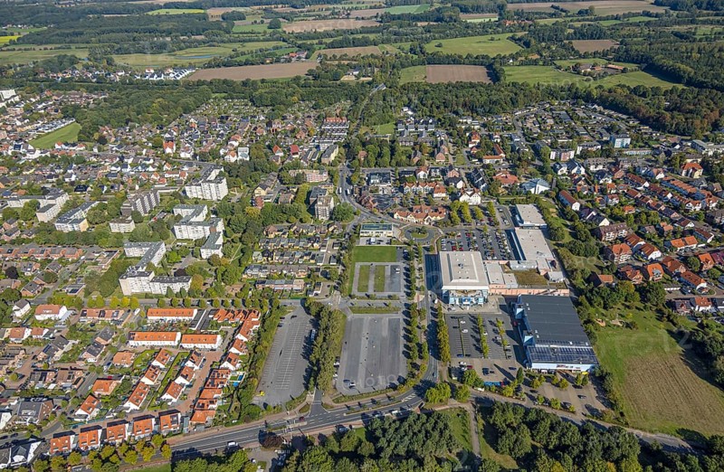 Aerial view, Ostwennemarstraße shopping centre, car parks, Uentrop, Hamm, Ruhr area, North Rhine-Westphalia, Germany, DE, shopping, shopping centre, shopping markets, shopping square, shopping centre, Europe, aerial view, aerial photography, aerial photography, local supply centre, shopping centre, supermarket, overview, bird's-eye view, overview