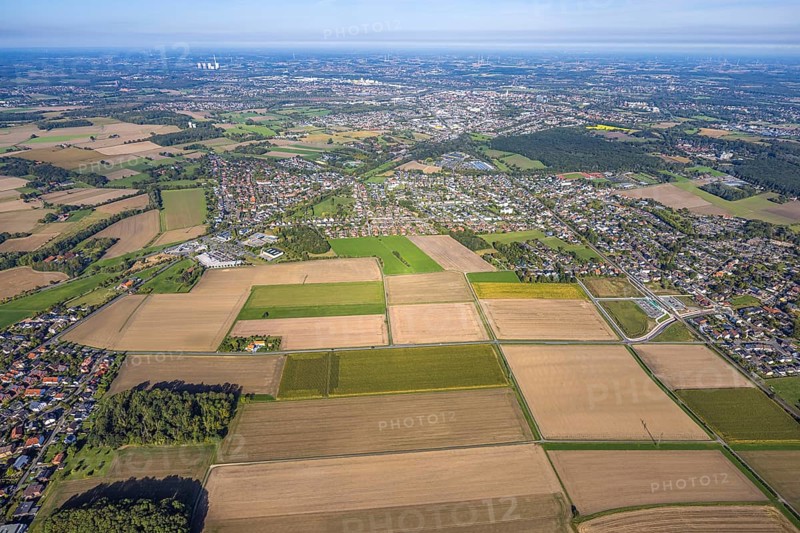 Aerial view, planned stop in Westtünnen, construction site at Südfeldweg and Von-Thünen-Straße for the future railway stop, meadows and fields at Südfeldweg, view to the city, district Rhynern, Hamm, Ruhr area, North Rhine-Westphalia, Germany, railway tracks, railway station, construction work, construction area, construction site, building plots, building crane, building project, building site, city, DE, Deutsche Bahn AG, Europe, large building site, city centre view, aerial view, aerial photography, aerial photography, new building, townscape, town, town view, road tunnel, tunnel, overview, subway, bird's eye view, birds-eyes view, overview