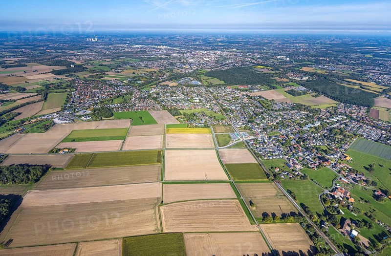 Aerial view, planned stop in Westtünnen, construction site at Südfeldweg and Von-Thünen-Straße for the future railway stop, meadows and fields at Südfeldweg, Rhynern district, Hamm, Ruhr area, North Rhine-Westphalia, Germany, railway tracks, railway station, construction work, construction area, construction site, building plots, construction crane, construction project, construction project, construction site, DE, Deutsche Bahn AG, Europe, large construction site, aerial view, aerial photography, aerial photography, new construction, road tunnel, tunnel, overview, subway, bird's-eye view, overview