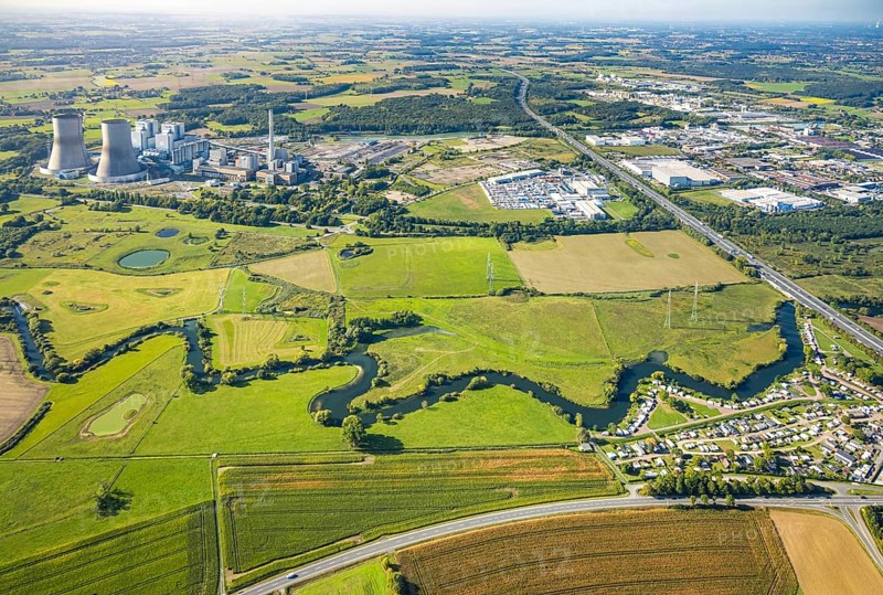 Aerial view, river Lippe river meander floodplain landscape Schmehauser Mersch, meadows and fields, Funke Kunststoffe GmbH at the A2 motorway and RWE power plant Westfalen, deconstruction at the port construction area Geithe, planned A2 motorway junction Siegenbeckstraße, Uentrop, Hamm, Ruhr area, North Rhine-Westphalia, Germany, agriculture, DE, Europe, commercial enterprise, commercial area, commercial area, commercial property, commercial site, commercial use, industrial area, industrial site, agricultural fields, aerial view, aerial photography, aerial photography, overview, bird's-eye view, meadows, birds-eyes view, overview