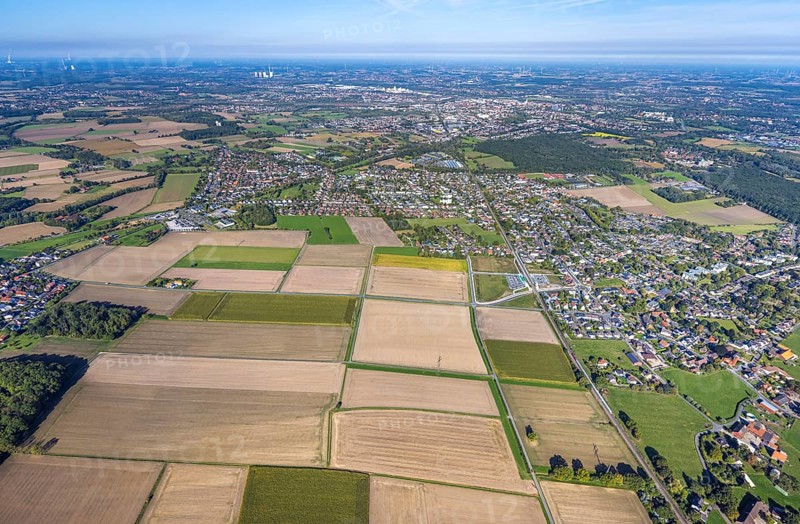 Aerial view, planned stop in Westtünnen, construction site at Südfeldweg and Von-Thünen-Straße for the future railway stop, meadows and fields at Südfeldweg, view to the city, district Rhynern, Hamm, Ruhr area, North Rhine-Westphalia, Germany, railway tracks, railway station, construction work, construction area, construction site, building plots, construction crane, construction measure, construction project, construction site, city, DE, Deutsche Bahn AG, Europe, major construction site, city centre view, aerial view, aerial photography, aerial photography, new building, townscape, town, town centre, road tunnel, tunnel, overview, subway, bird's eye view, birds-eyes view, overview