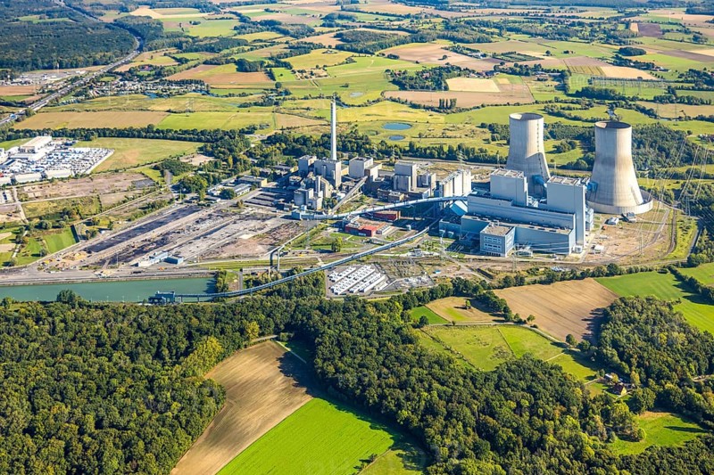 Aerial view, RWE power plant Westfalen, meadows and agricultural fields, distant view, Eilmsen, Welver, Ruhr area, North Rhine-Westphalia, Germany, DE, Europe, Hamm, power plant, cooling towers, aerial view, aerial photography, aerial photography, overview, bird's-eye view, overview