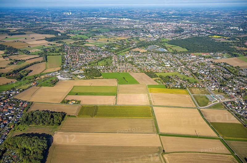 Aerial view, planned stop in Westtünnen, construction site at Südfeldweg and Von-Thünen-Straße for the future railway stop, meadows and fields at Südfeldweg, Rhynern district, Hamm, Ruhr area, North Rhine-Westphalia, Germany, railway tracks, railway station, construction work, construction area, construction site, building plots, construction crane, construction project, construction project, construction site, DE, Deutsche Bahn AG, Europe, large construction site, aerial view, aerial photography, aerial photography, new construction, road tunnel, tunnel, overview, subway, bird's-eye view, overview