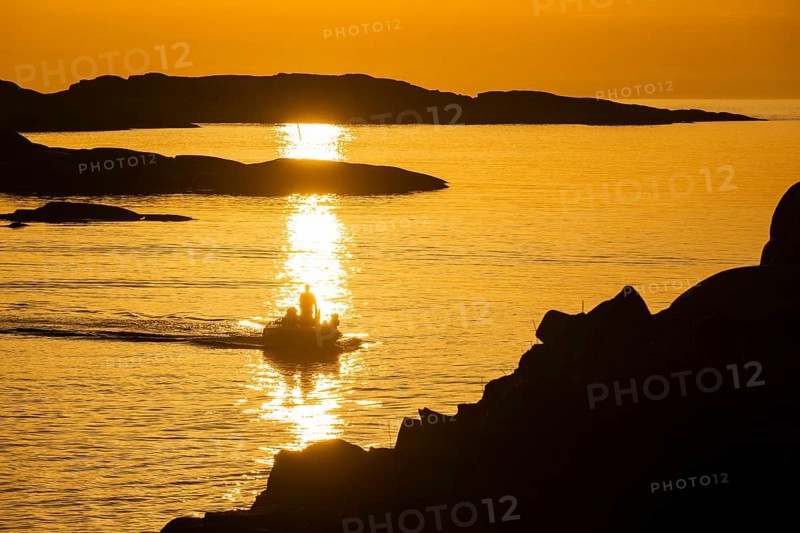 Motorboat between archipelago at sunset, archipelago landscape, Smögen, Smögenbryggan, Västra Götalands Län, Bohuslän, Sweden