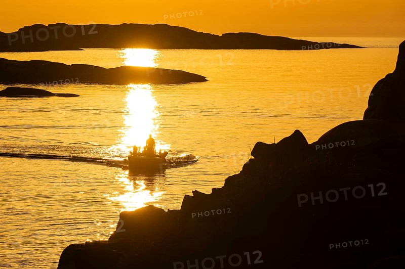 Motorboat between archipelago at sunset, archipelago landscape, Smögen, Smögenbryggan, Västra Götalands Län, Bohuslän, Sweden