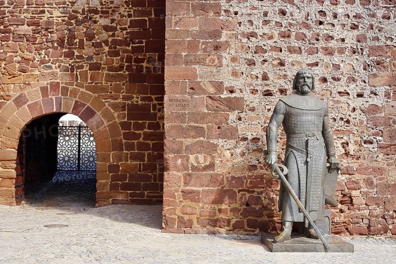Statue of King Sanchos I at the Castelo dos Mouros castle, Silves, Algarve, Portugal