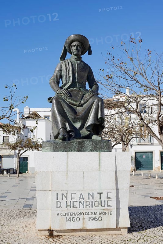 Monument to Henry the Navigator, Praca Infante Dom Henrique, Lagos, Algarve, Portugal
