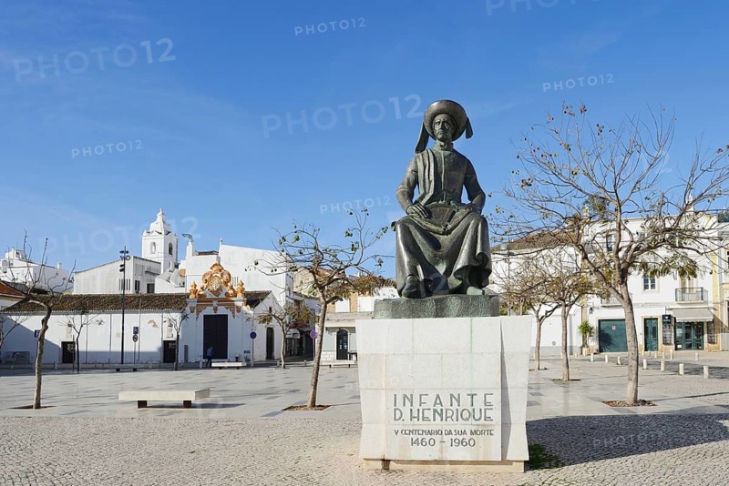 Monument to Henry the Navigator, Praca Infante Dom Henrique, Lagos, Algarve, Portugal