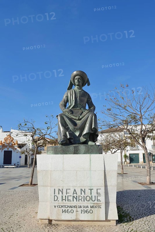 Monument to Henry the Navigator, Praca Infante Dom Henrique, Lagos, Algarve, Portugal