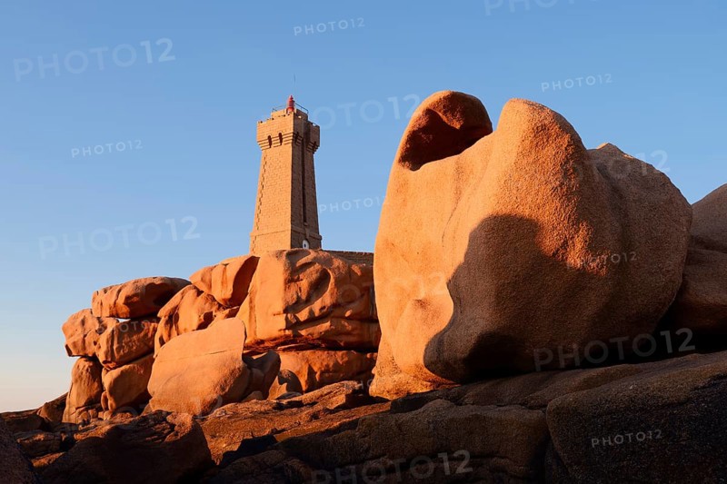 Mean Ruz lighthouse and granite rocks, Ploumanac'h, Cote de Granit Rose, Cotes-d'Armor, Brittany, France
