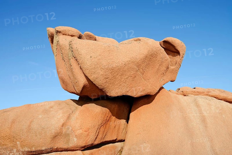 Granite rocks on the Cote de Granit Rose coast near Ploumanac'h, Cotes-d'Armor, Brittany, France