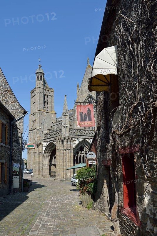 Saint-Samson alley and cathedral, Dol-de-Bretagne, Ille-et-Vilaine, Brittany, France