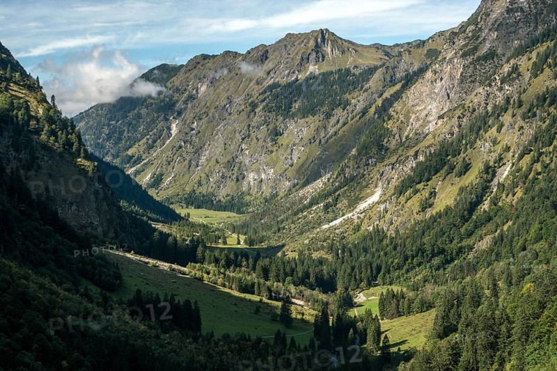 View of the Oytal valley and the Allgäu Alps, near Oberstdorf, Oberallgäu, Allgäu, Bavaria, Germany