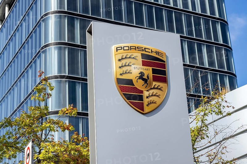 Porsche Centre Autohaus am Pragsattel. Porsche Design Tower skyscraper. Logo on a stele. Stuttgart, Baden-Württemberg, Germany