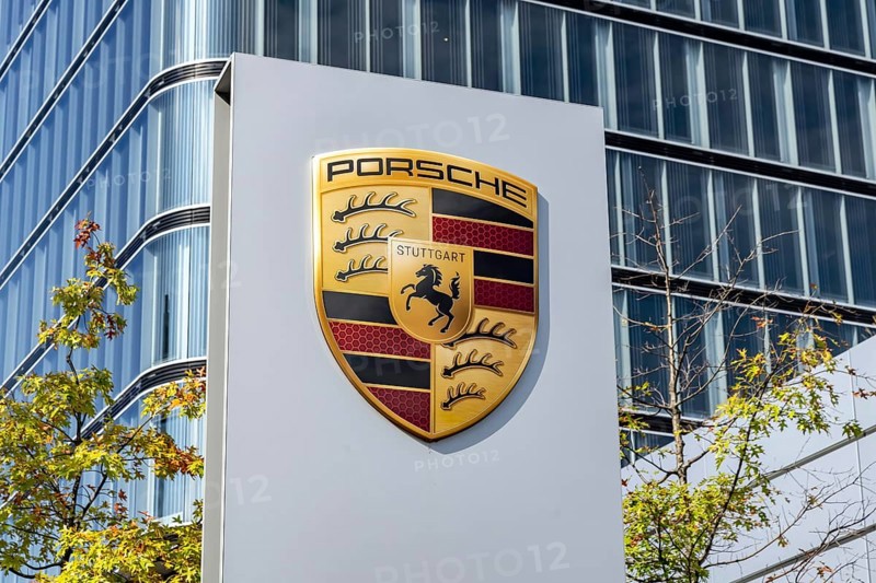 Porsche Centre Autohaus am Pragsattel. Porsche Design Tower skyscraper. Logo on a stele. Stuttgart, Baden-Württemberg, Germany