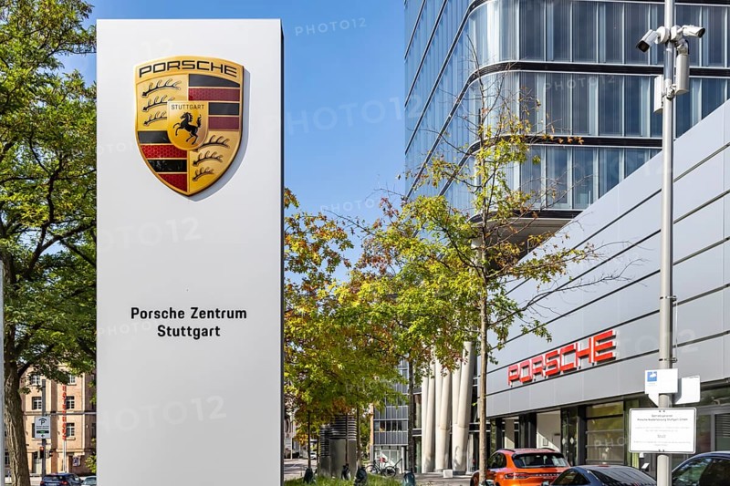 Porsche Centre Autohaus am Pragsattel. Porsche Design Tower skyscraper. Logo on a stele. Stuttgart, Baden-Württemberg, Germany