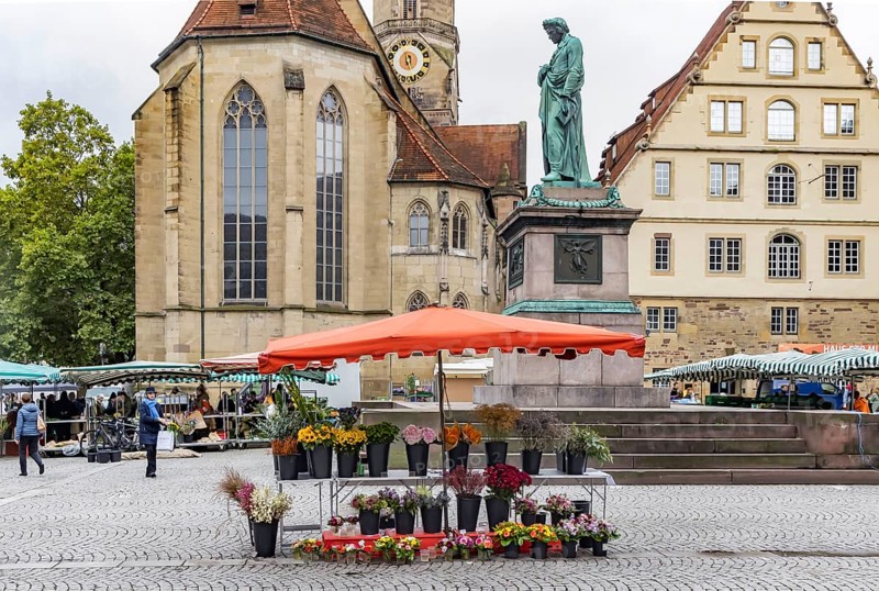 Weekly market in the city centre of Stuttgart. Schillerplatz. Stuttgart, Baden-Württemberg, Germany