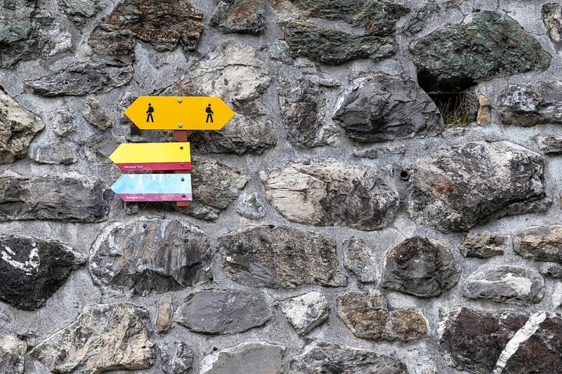 Signpost hiking trail, Arosa, Graubünden, Switzerland