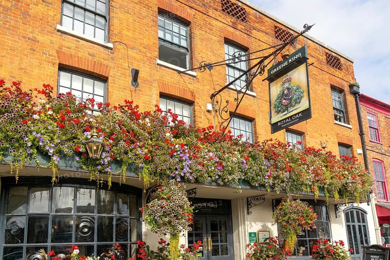 Colourful flowers in large window box and hanging baskets, Royal Oak public house, Marlborough, Wiltshire, England, UK