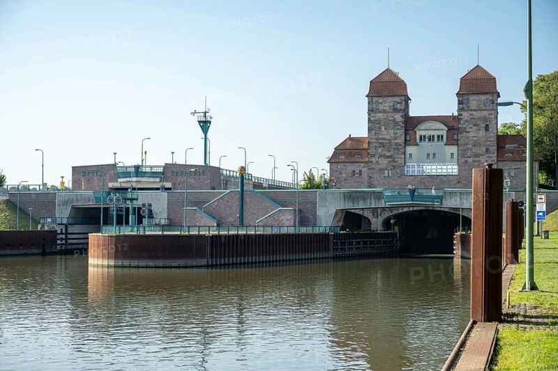 Technical lock system with towers and water channel in summer conditions, Minden waterway junction, Minden-Lübbecke, North Rhine-Westphalia