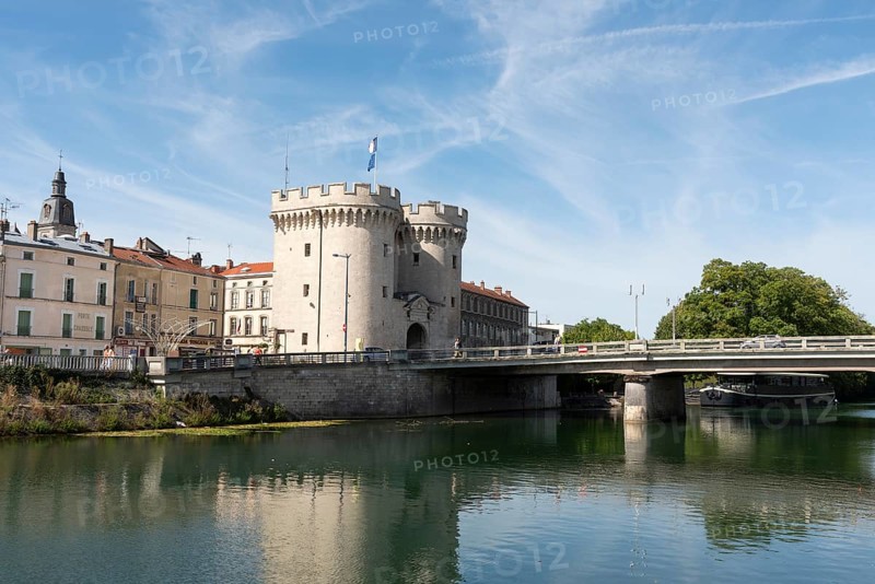 Porte Chaussée, city gate, bridge, river Meuse, Verdun, Département Meuse, Grand Est, France