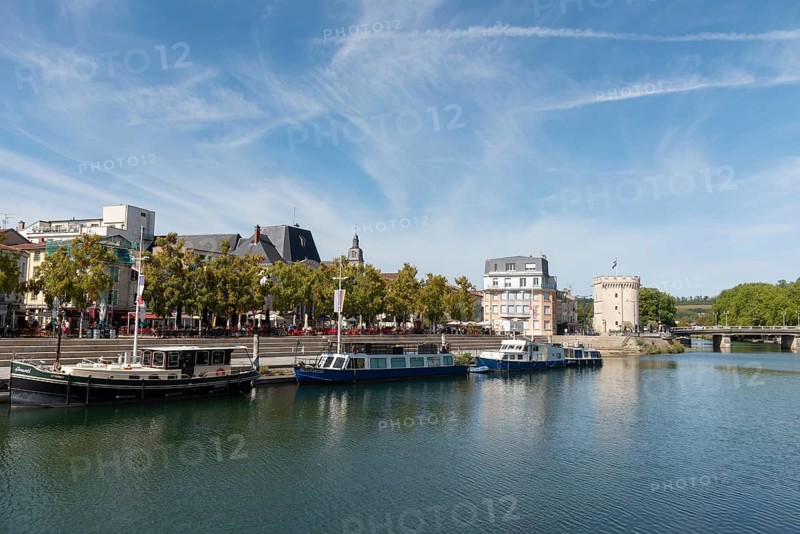 Quai de Londres, bank, Porte Chaussée, city gate, ships, river Meuse, Verdun, Département Meuse, Grand Est, France