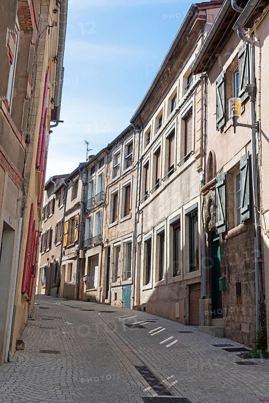 Narrow alley in the old town centre, Verdun, Département Meuse, Grand Est, France