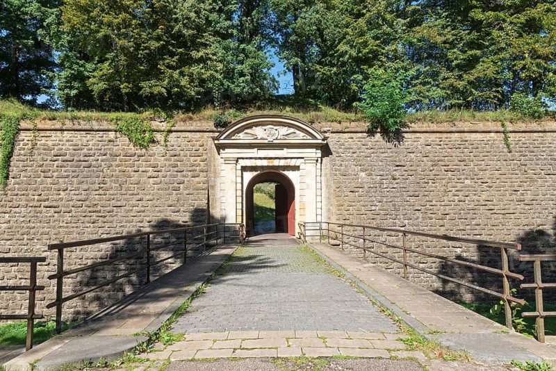 Fortress gate, bridge, fortress wall, fortress moat, citadel, Vauban fortress, UNESCO World Heritage Site, Longwy, Département Meurthe-et-Moselle, Grand Est, France