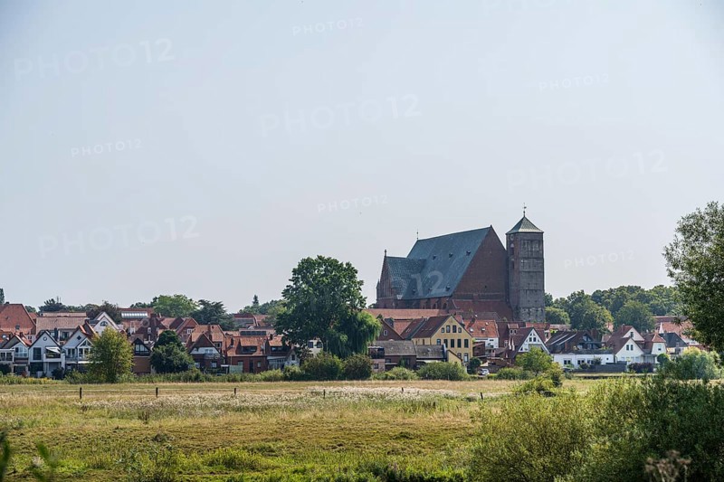 Village view with church in the background, seen from a meadow. Quiet, rural atmosphere, cathedral, Verden an der Aller, Lower Saxony, Germany