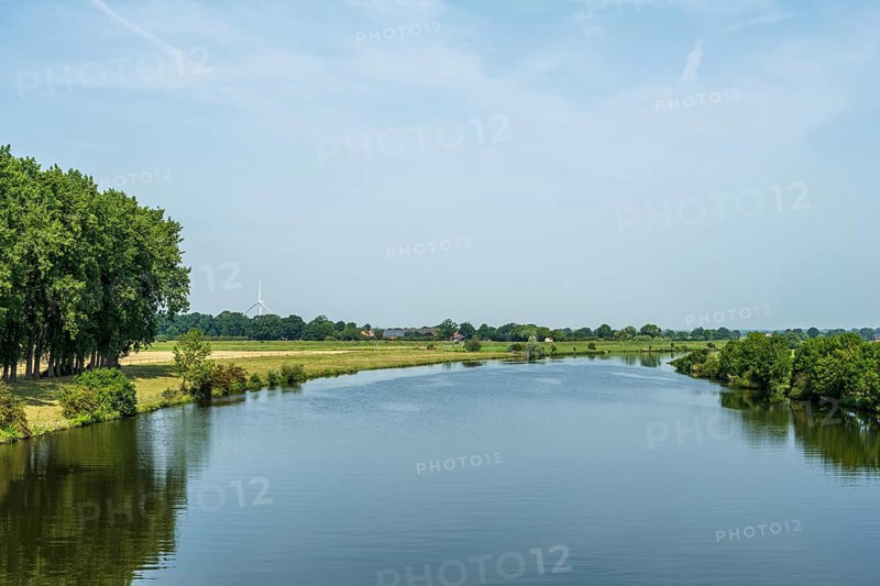 Tranquil river landscape with trees and blue sky, Weser, Groß Hutbergen, Verden, Lower Saxony, Germany