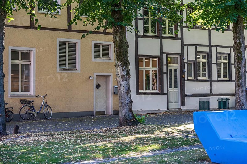 Quiet street scene with half-timbered houses, a bicycle and a summery atmosphere, Marienkirchplatz, Warendorf, Münsterland, North Rhine-Westphalia