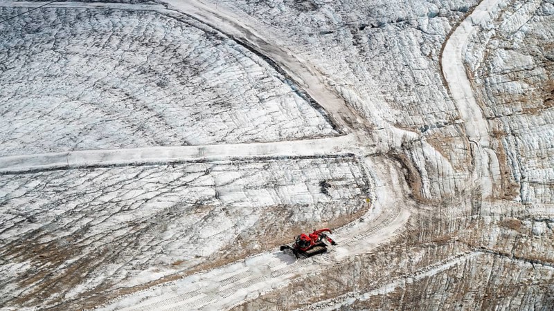 Snow groomer on Dachtstein, Dachtstein glacier, Styria, Austria