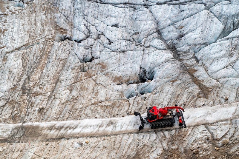 Snow groomer on Dachtstein, Dachtstein glacier, Styria, Austria