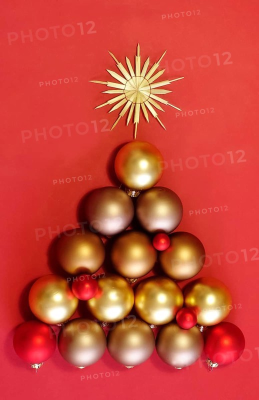 Christmas tree baubles, home-made straw star, Germany