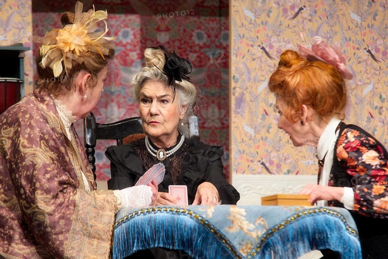 Vera Müller (Mrs Wilberforce), Katrin Martin (G. Livingstone), Jutta Schröder (H. Plimshead), LADYKILLERS, photo rehearsal on 29.09.2025 at the Berliner Kriminaltheater, Berlin, premiere: 15.10.2025