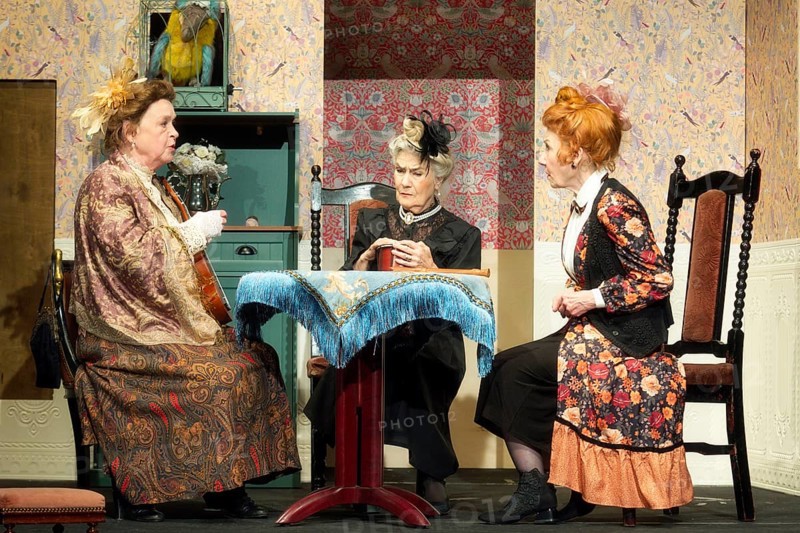 Vera Müller (Mrs Wilberforce), Katrin Martin (G. Livingstone), Jutta Schröder (H. Plimshead), LADYKILLERS, photo rehearsal on 29.09.2025 at the Berliner Kriminaltheater, Berlin, premiere: 15.10.2025